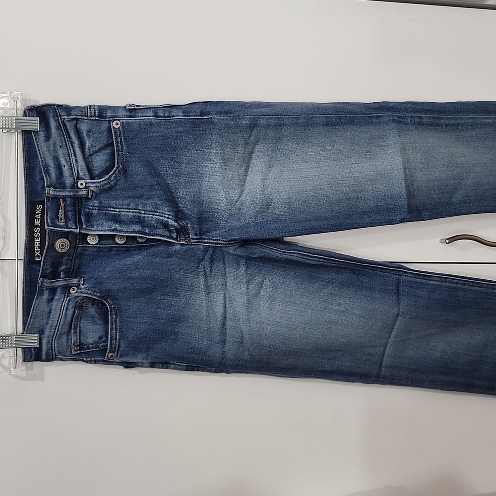 Express boot cut ankle high waited ankle jean.